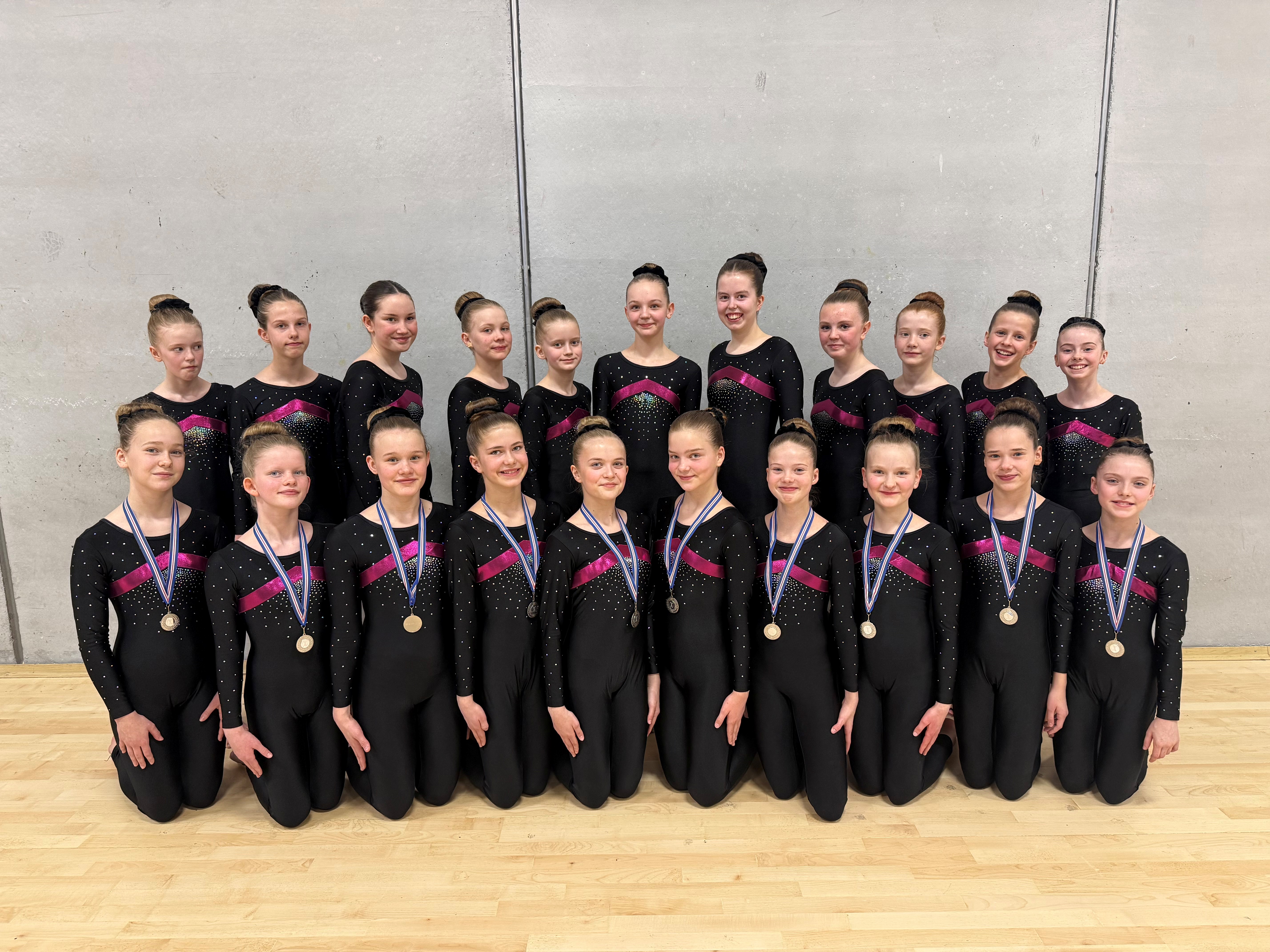 3. flokkur 1 keppti í hópfimleikum