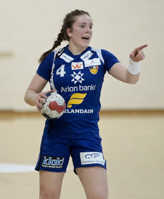 Hanna stjórnar leik Íslands U20